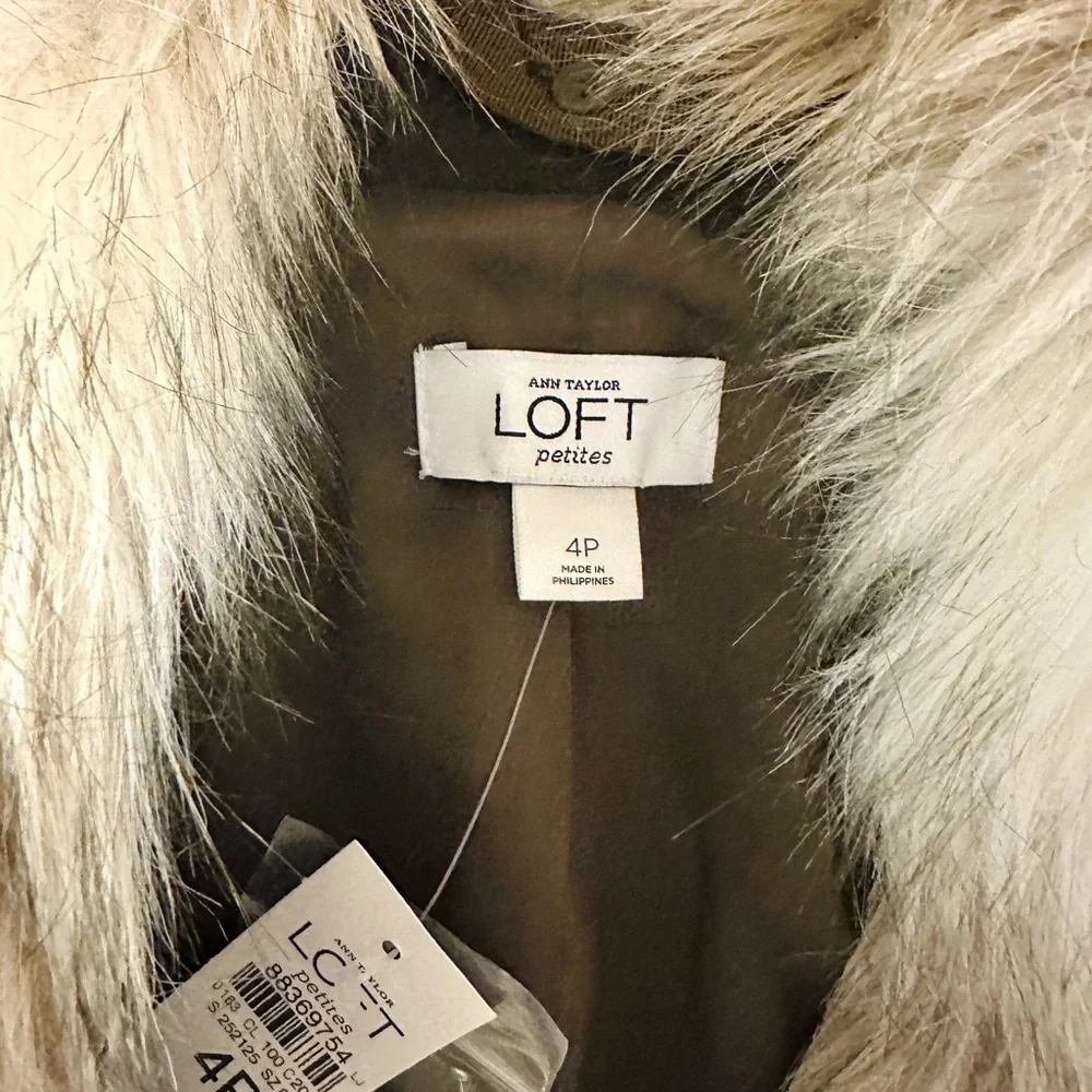 LOFT Women's Green Jacket with Faux Fur Collar 4P NEW - Picture 3 of 6